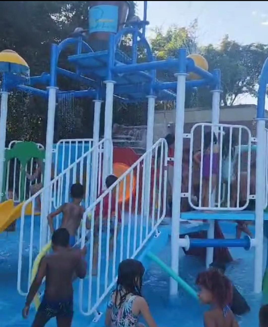 APÊ LINDO ALDEIA DO LAGO COM COZINHA MOBÍLIA NOVA JUNTO AO LAGO CORUMBÁ e KAWANA PARK Caldas Novas Exterior foto